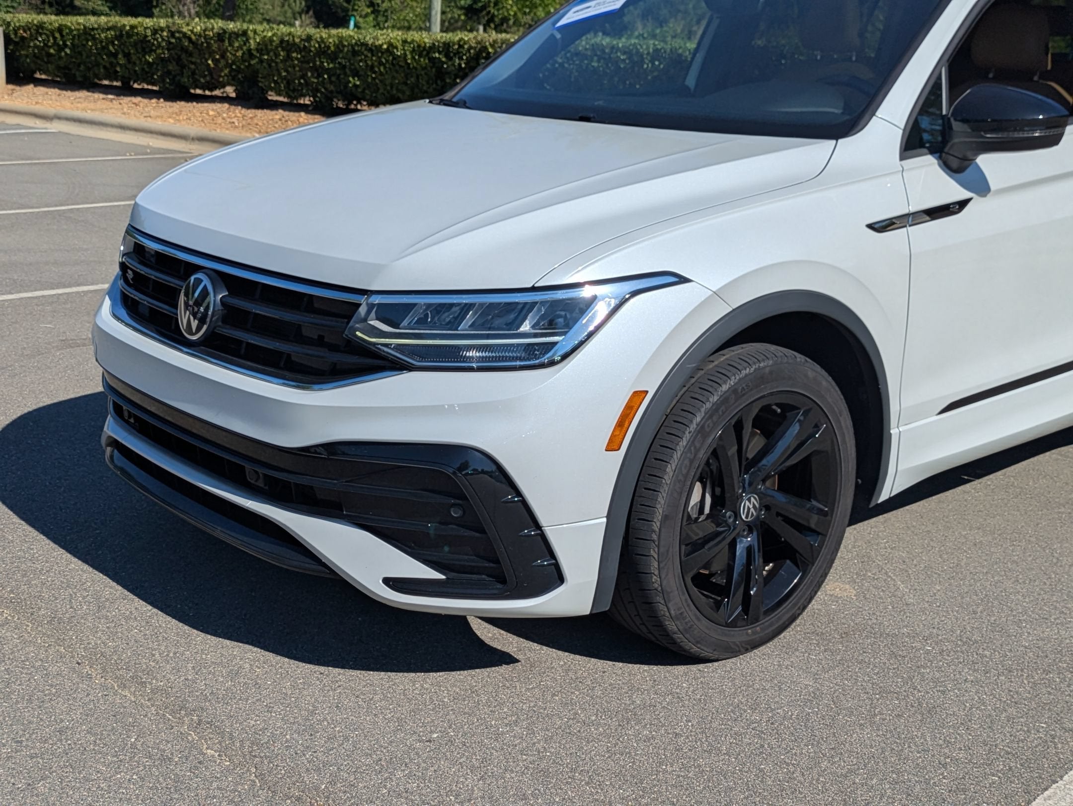 2023 Volkswagen Tiguan SE R-Line Black