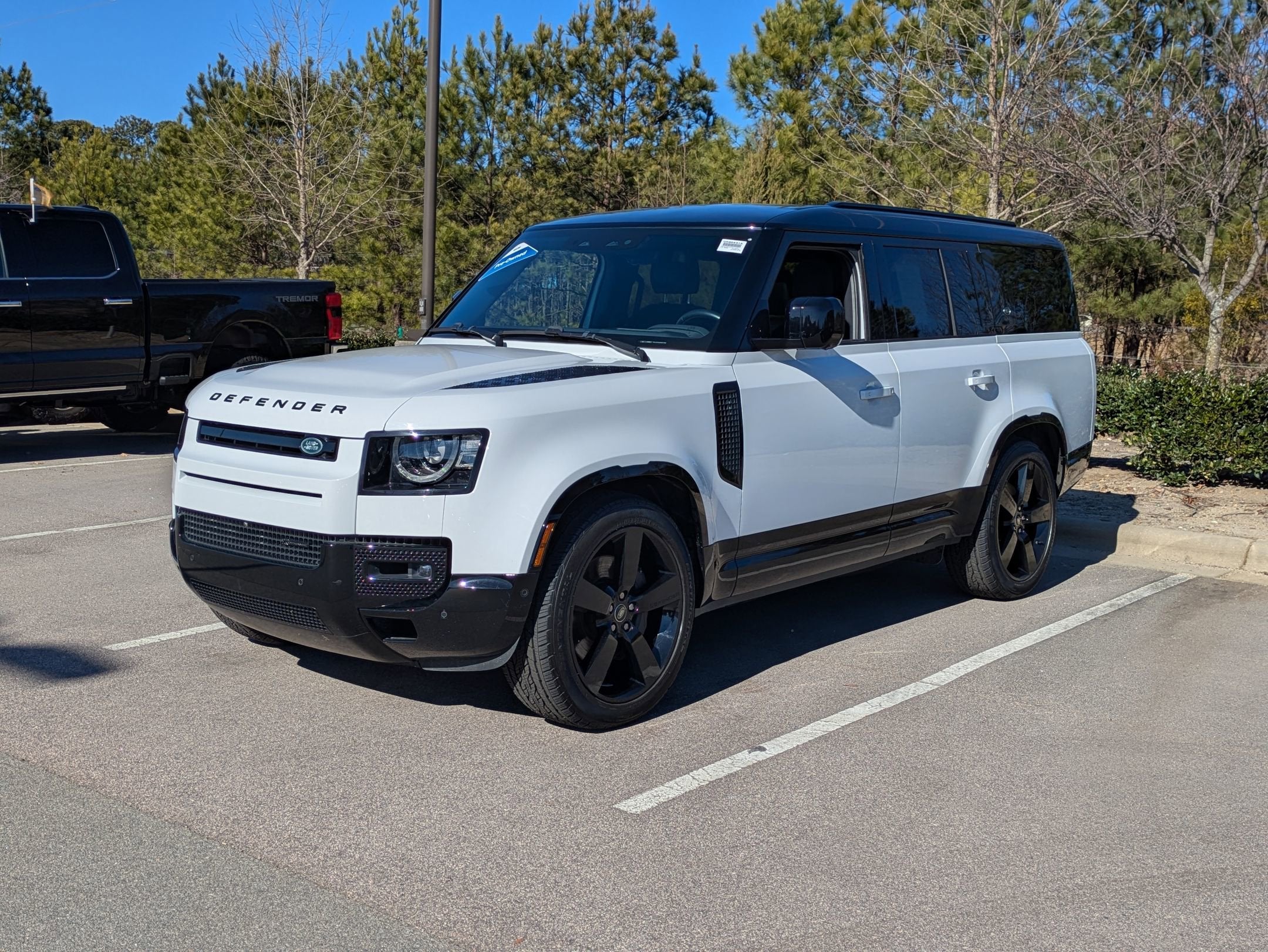 2023 Land Rover Defender X-Dynamic SE