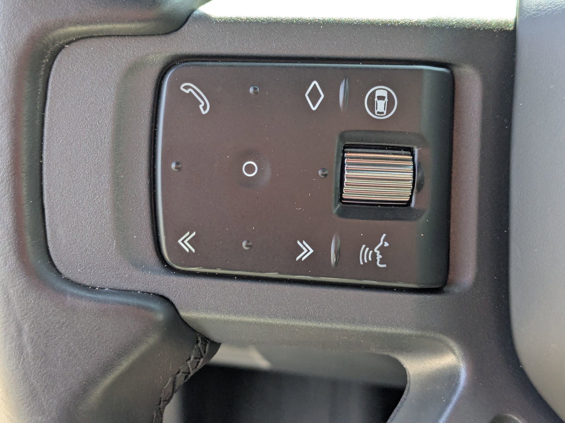 2024 Land Rover Defender X-Dynamic SE