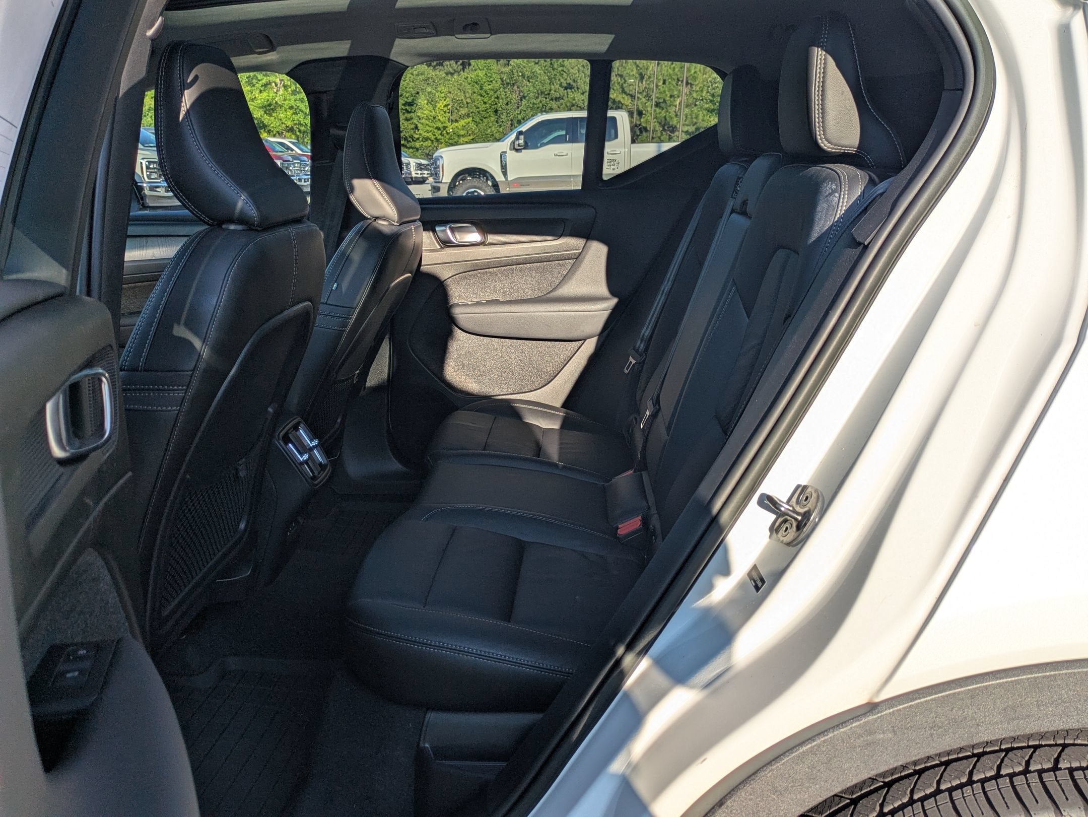 2023 Volvo XC40 Ultimate Dark Theme