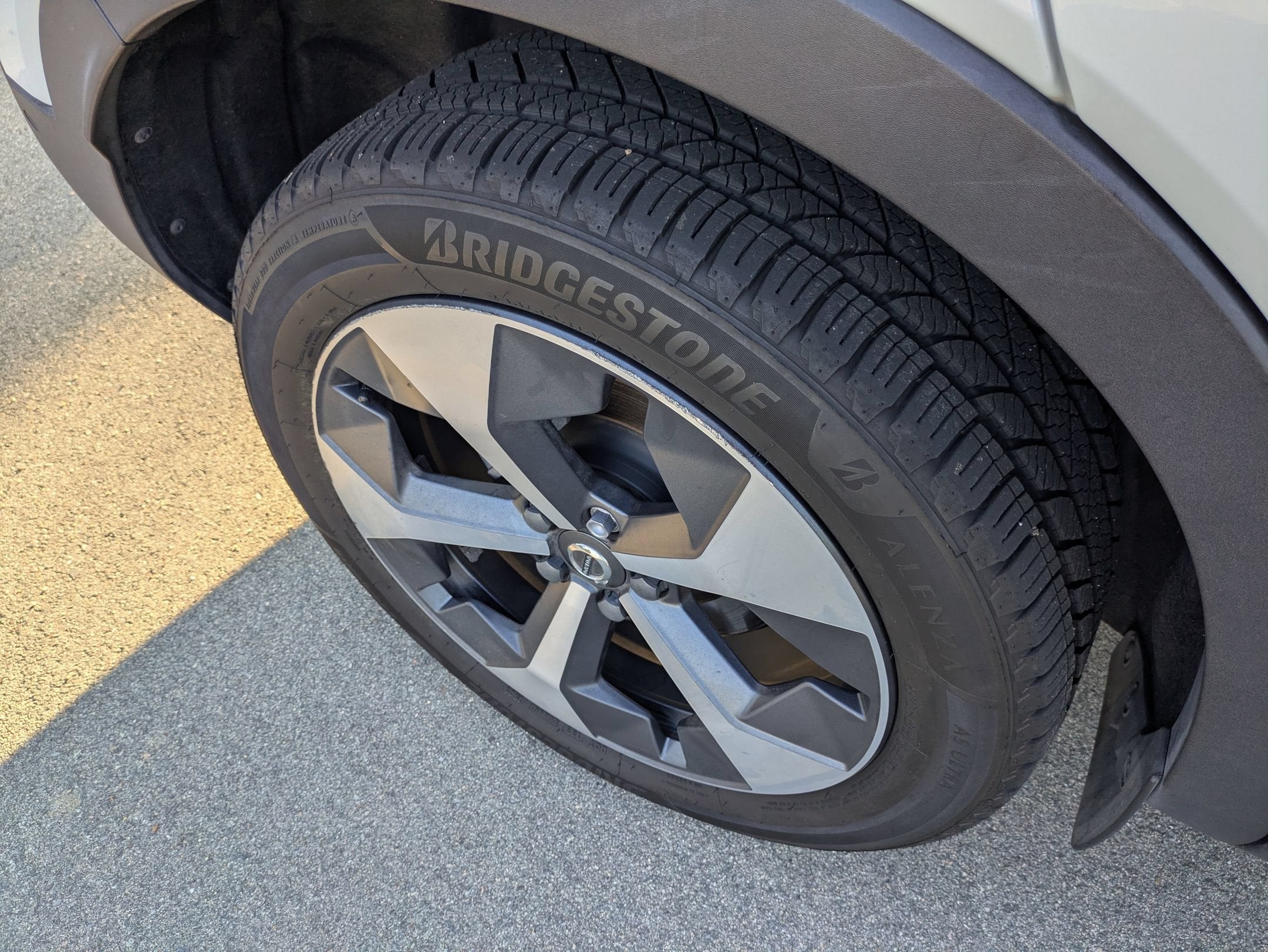 2023 Volvo XC40 Ultimate Dark Theme