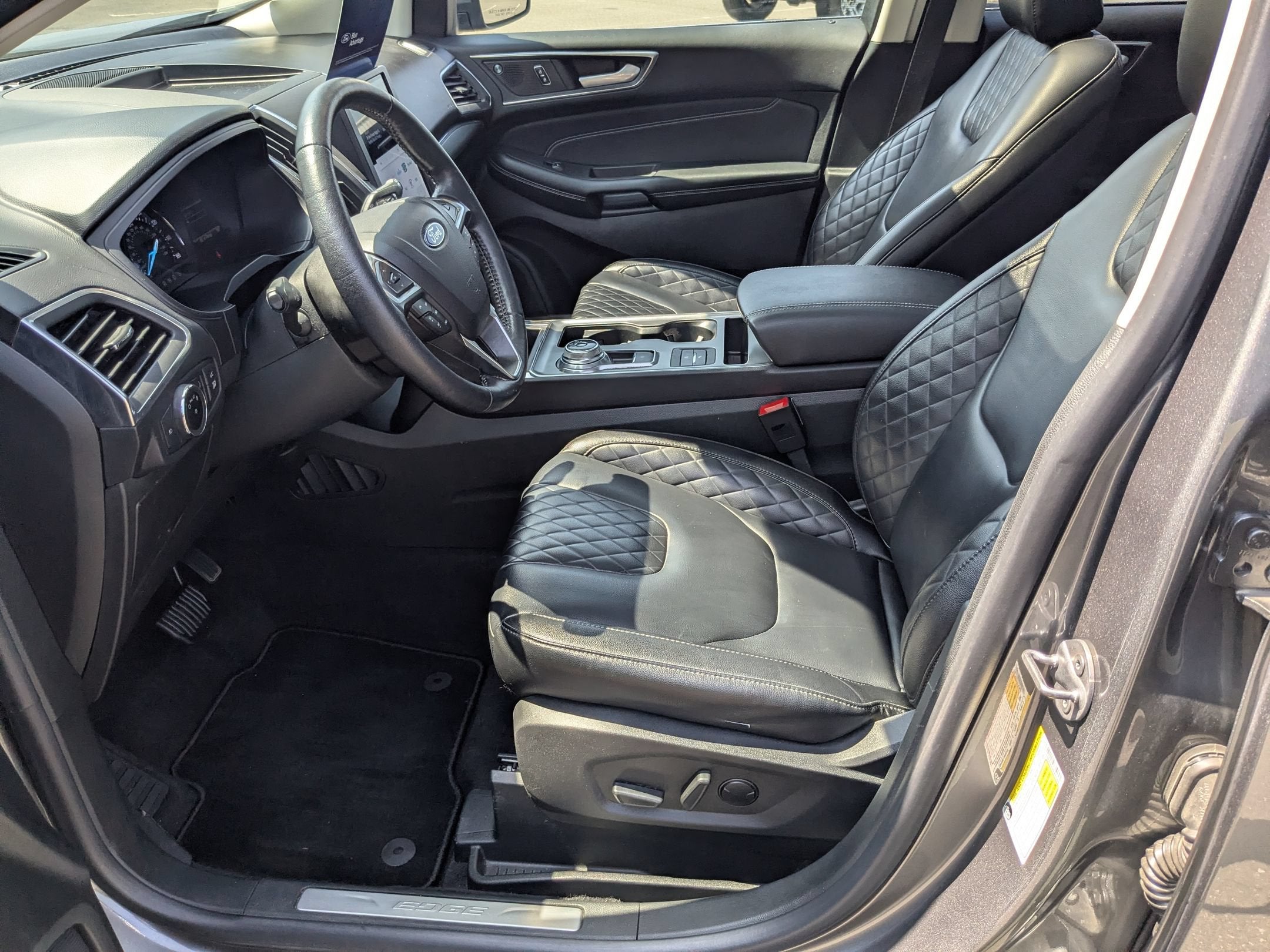 2023 Ford Edge Titanium