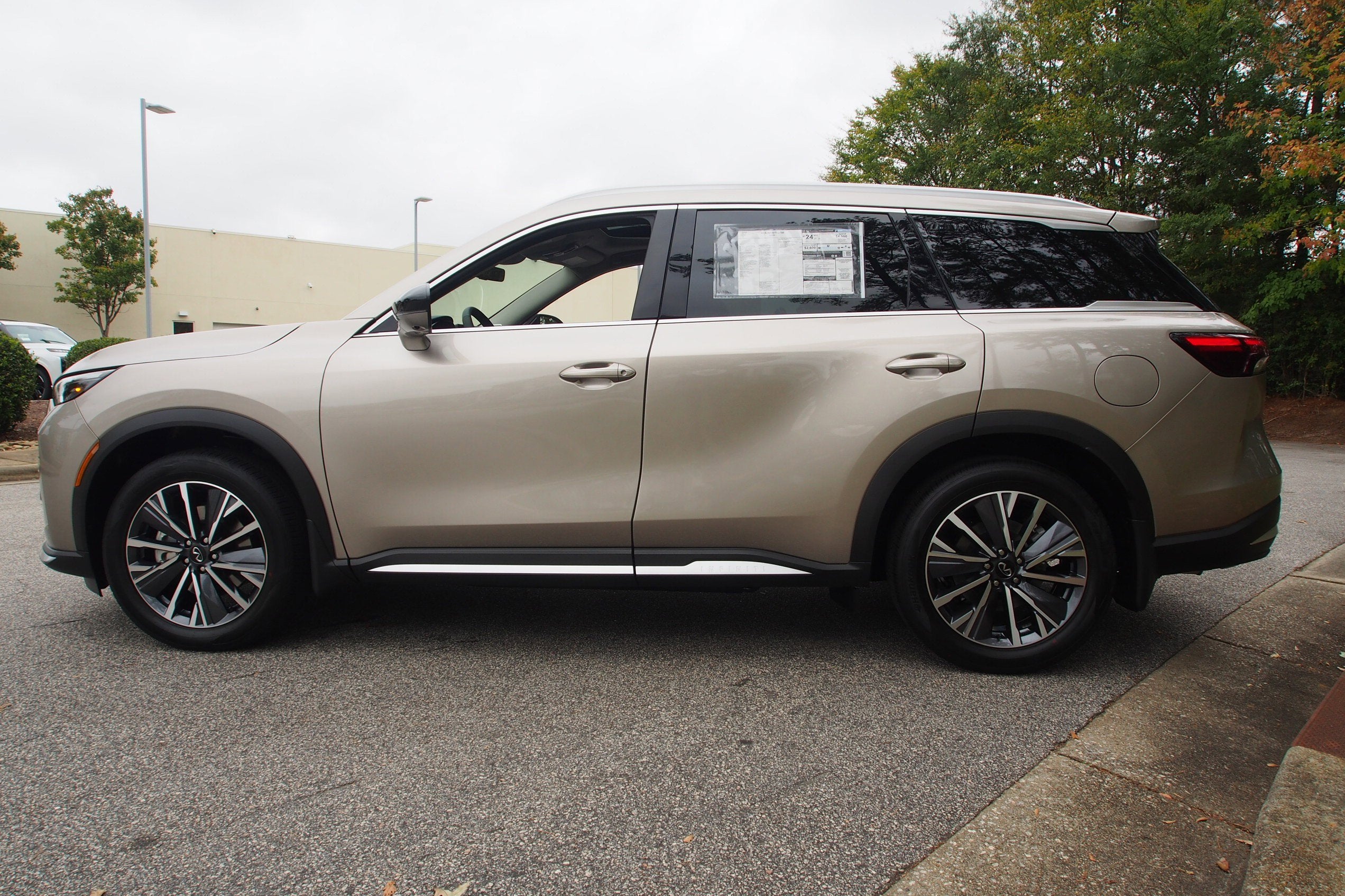 2026 INFINITI QX60 LUXE