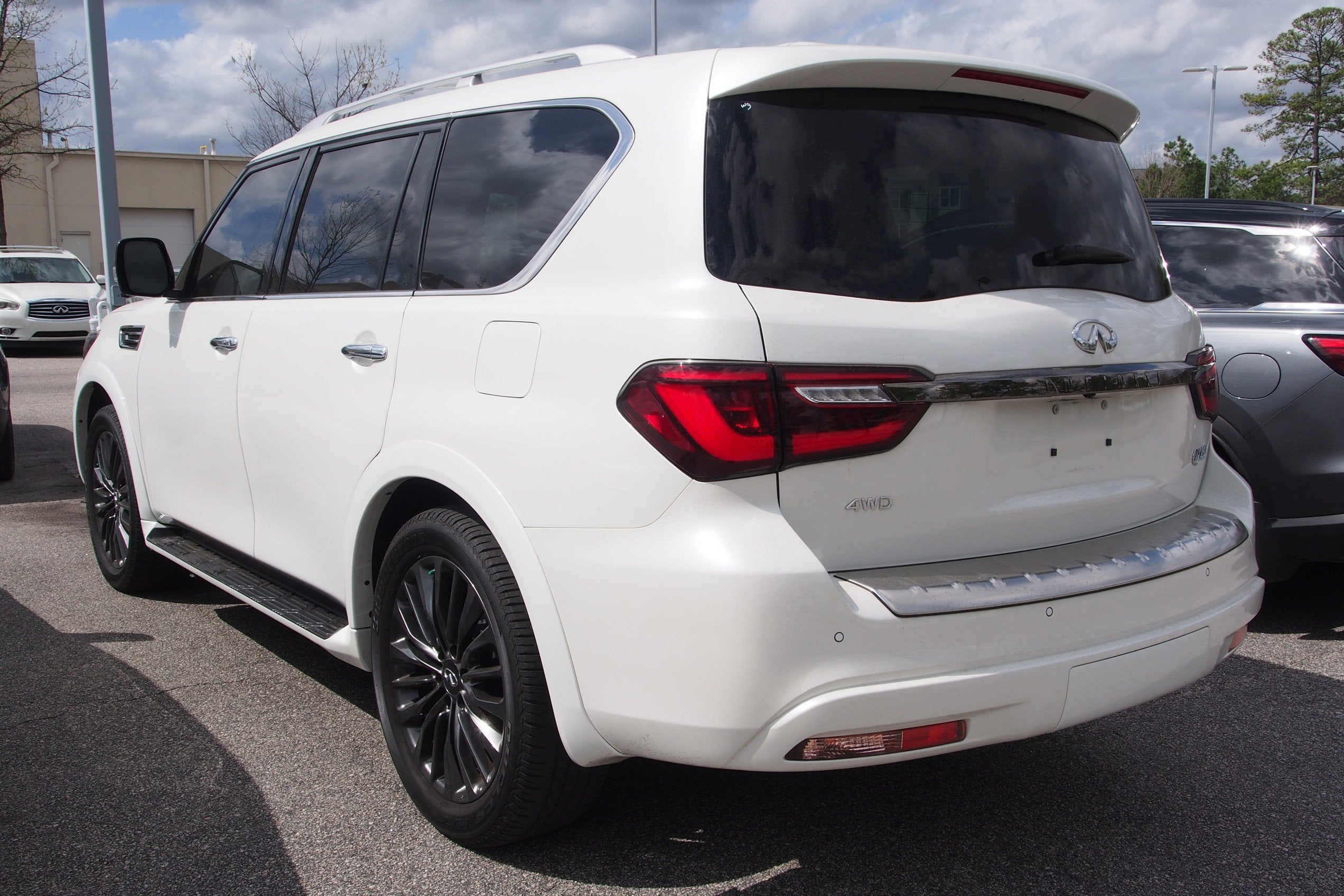 2023 INFINITI QX80 PREMIUM SELECT