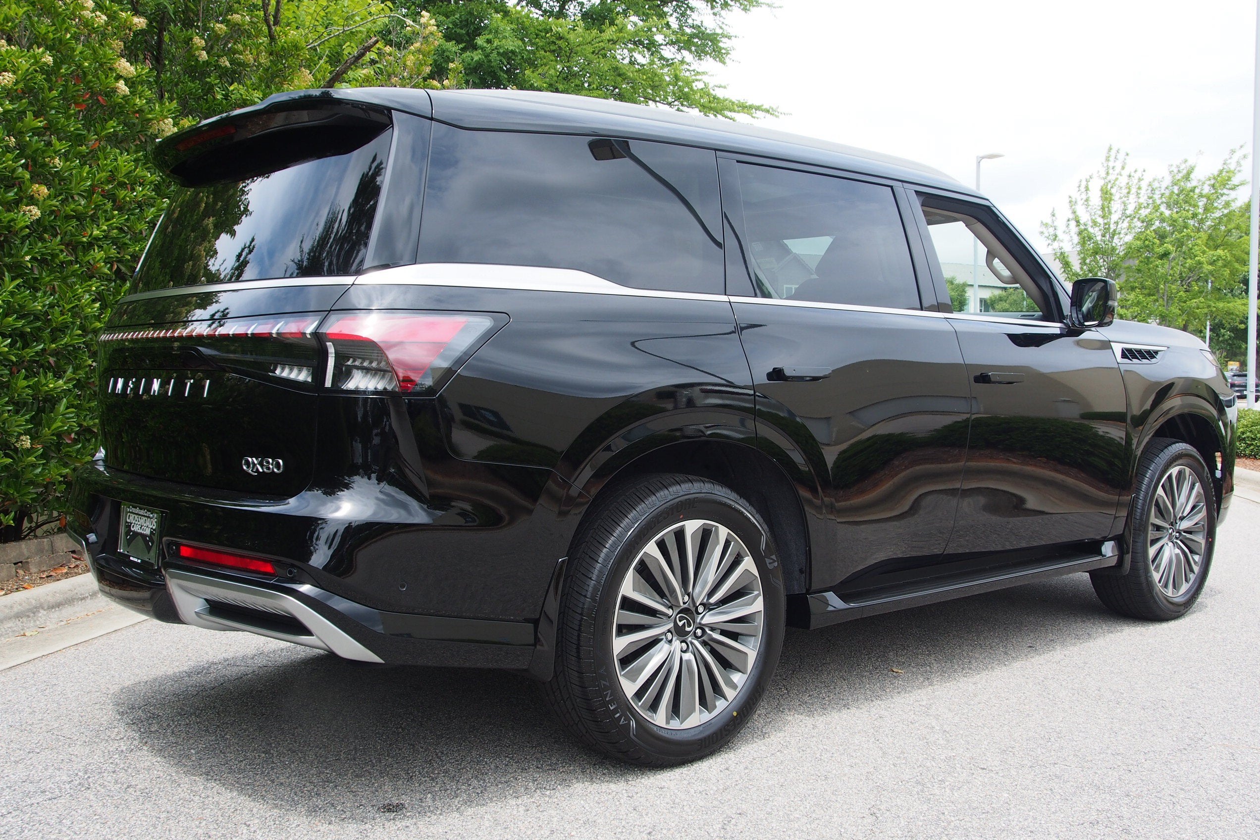 2026 INFINITI QX80 LUXE