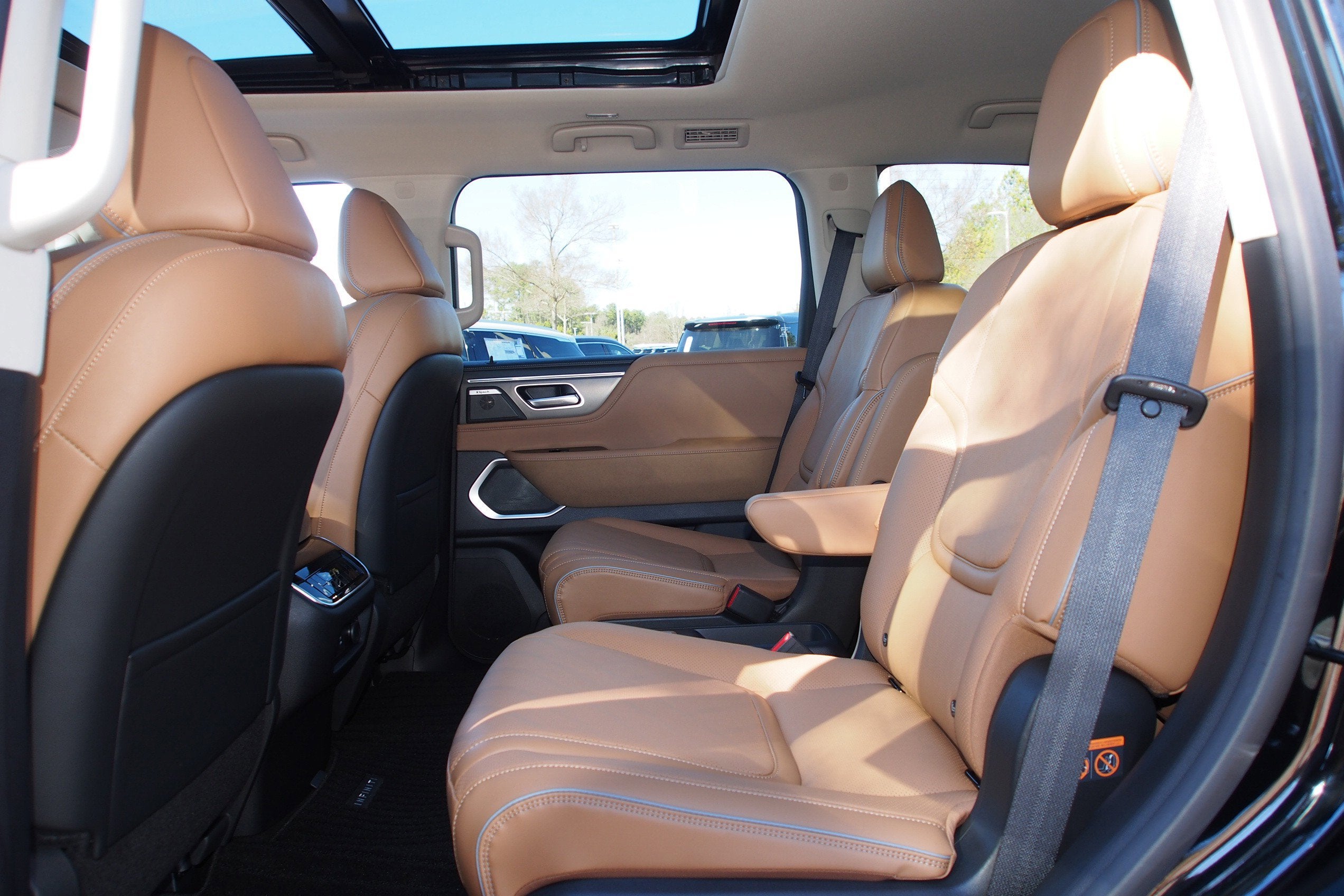 2026 INFINITI QX80 LUXE