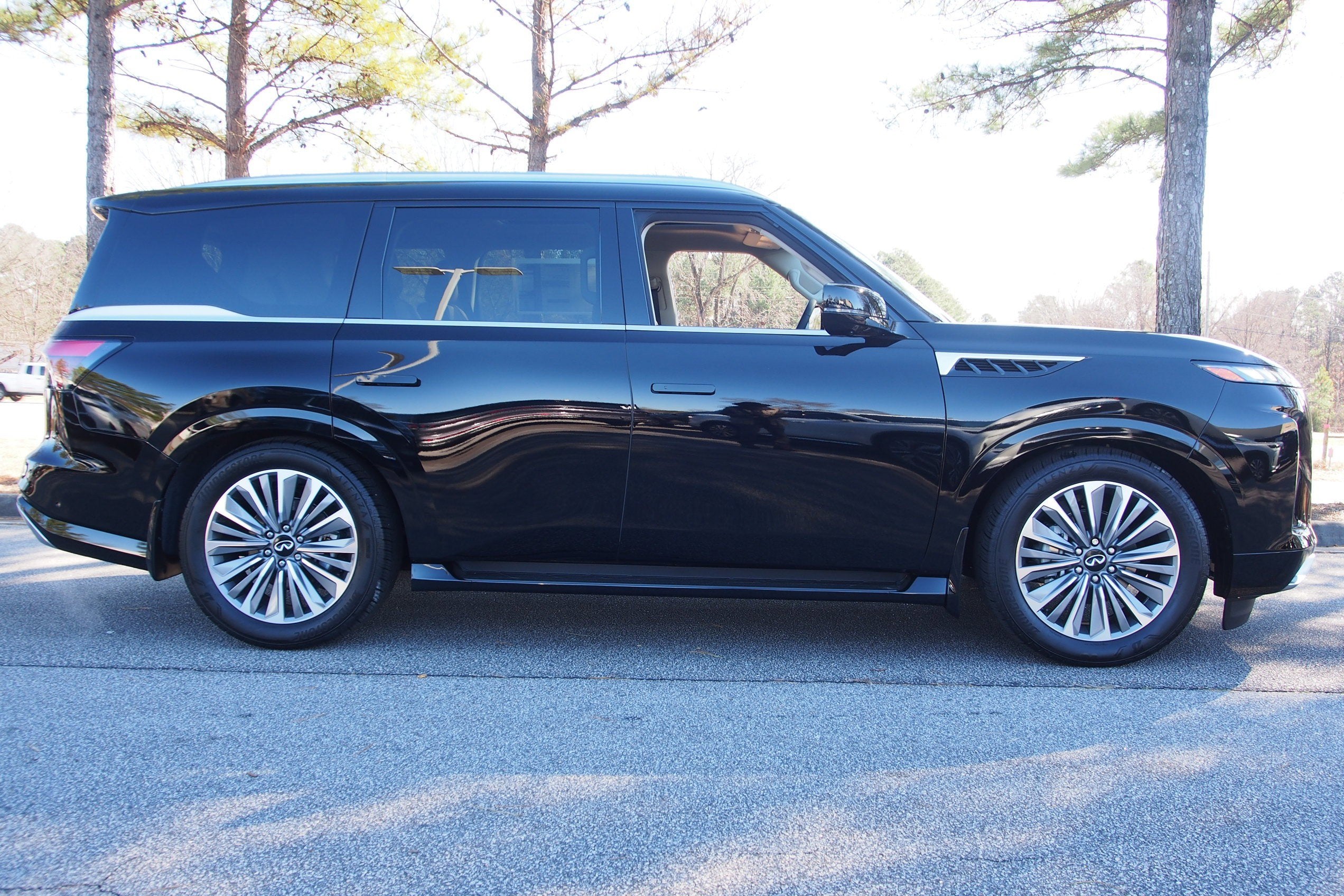 2026 INFINITI QX80 LUXE