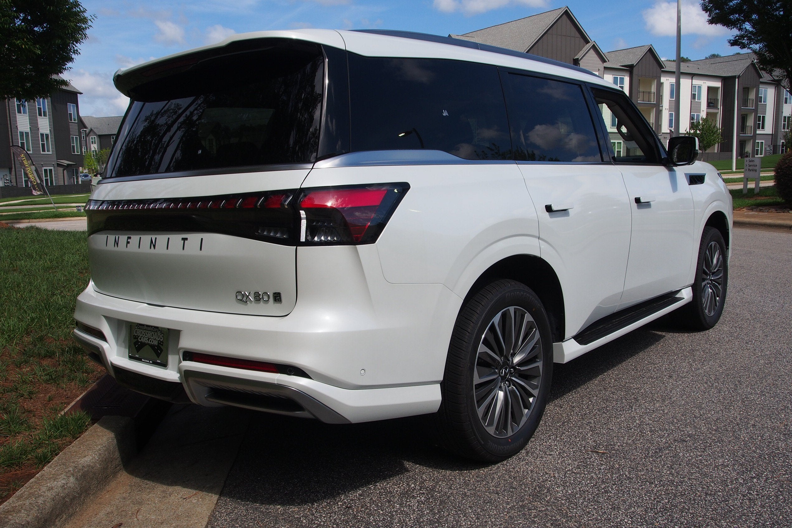 2027 INFINITI QX80 LUXE