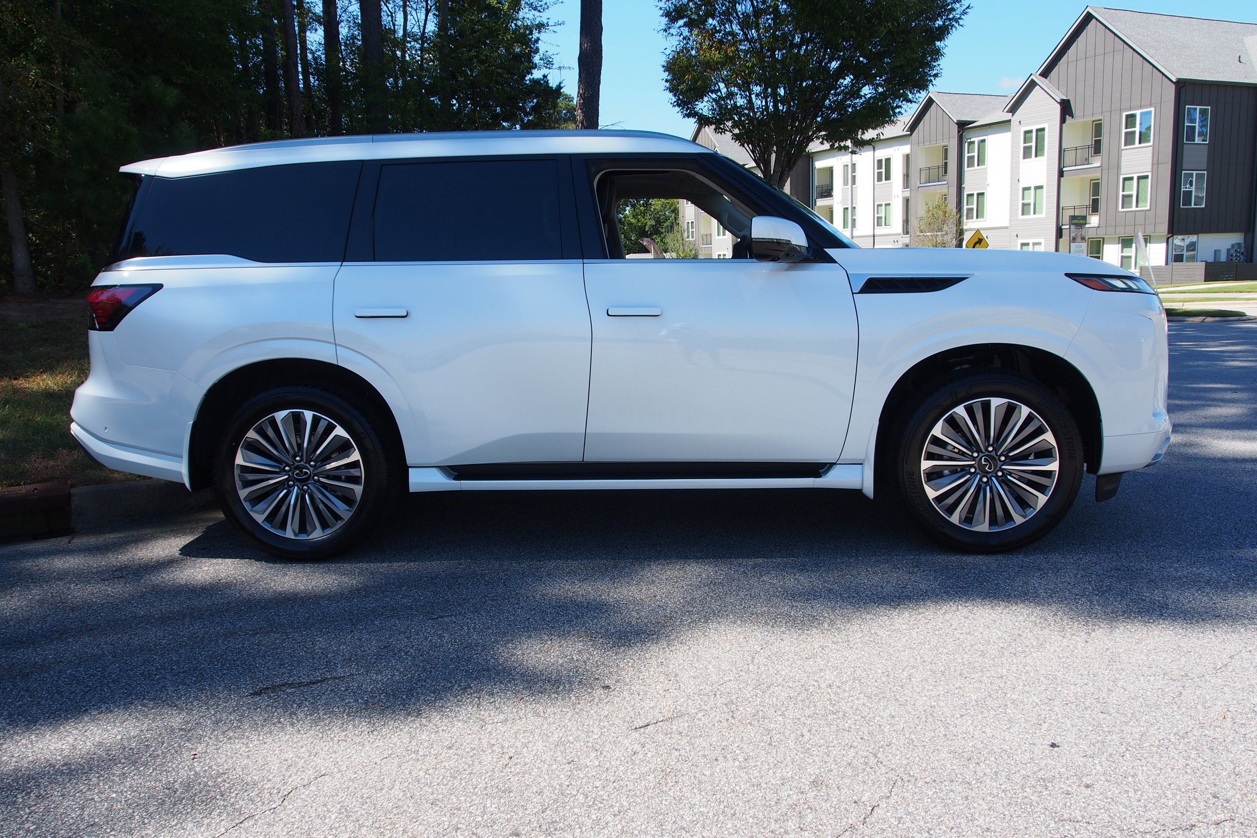 2026 INFINITI QX80 LUXE
