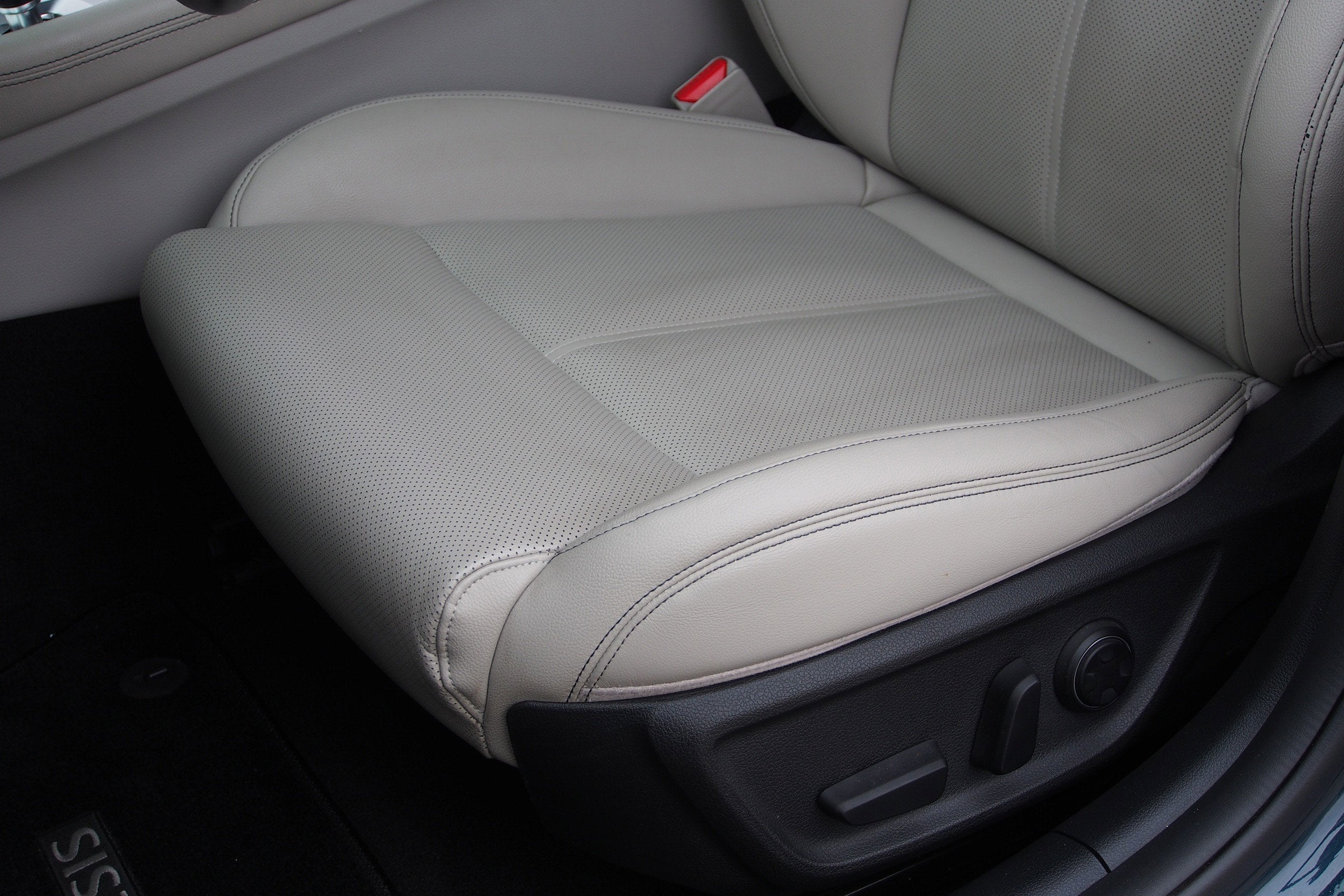 2022 Genesis G70 2.0T