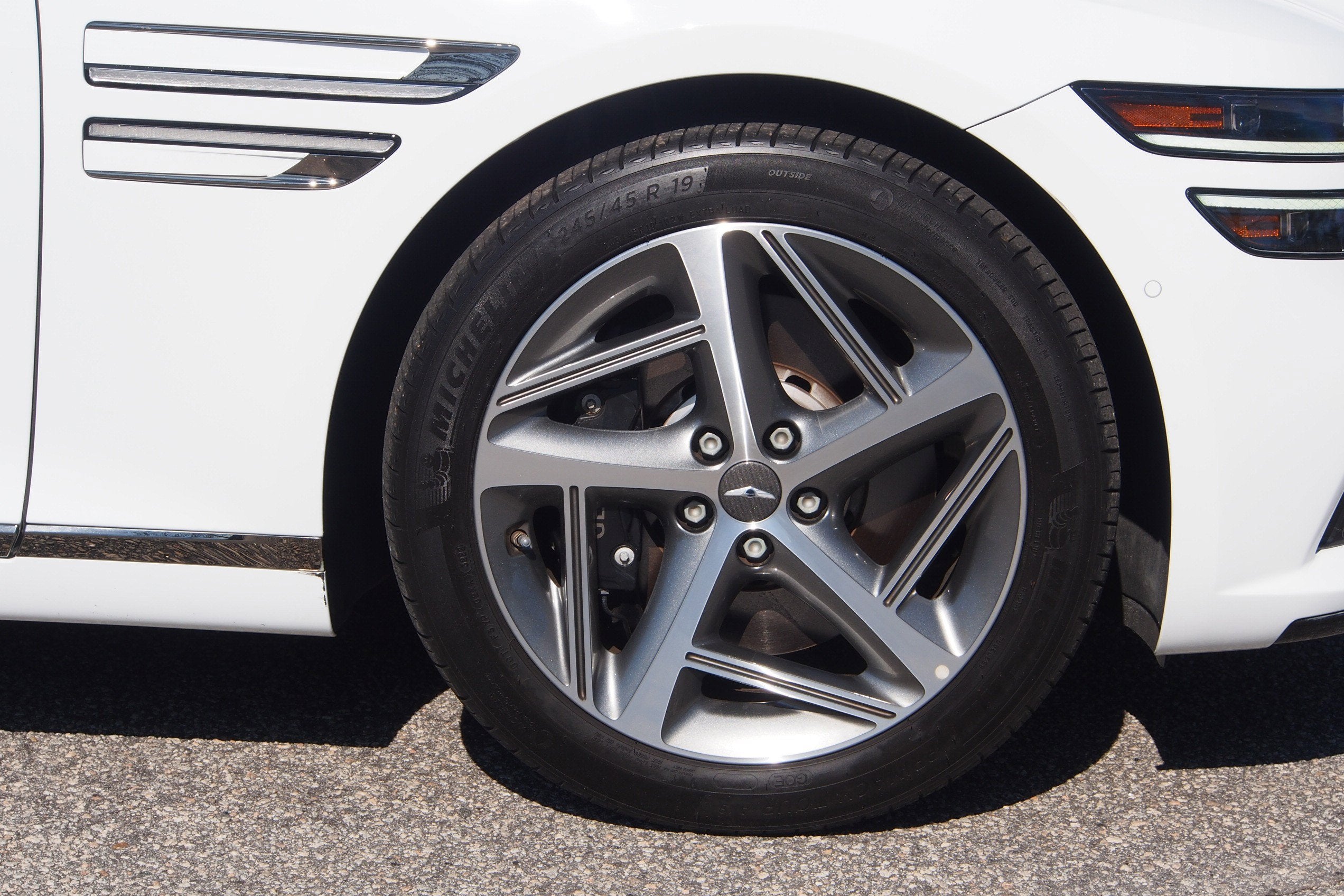 2023 Genesis G80 2.5T