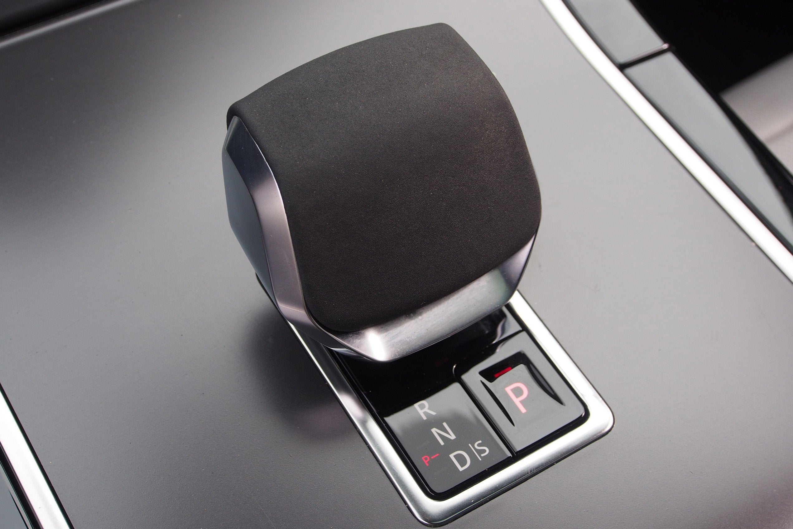 2024 Land Rover Range Rover Velar Dynamic SE