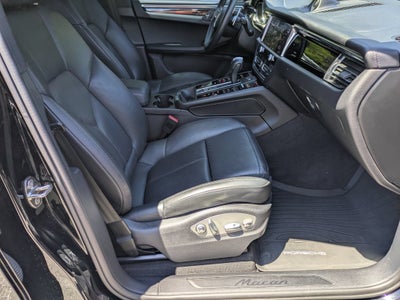 2023 Porsche Macan Base