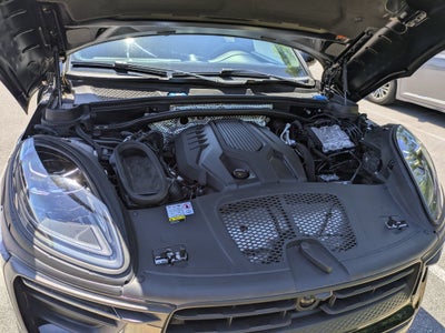 2023 Porsche Macan Base