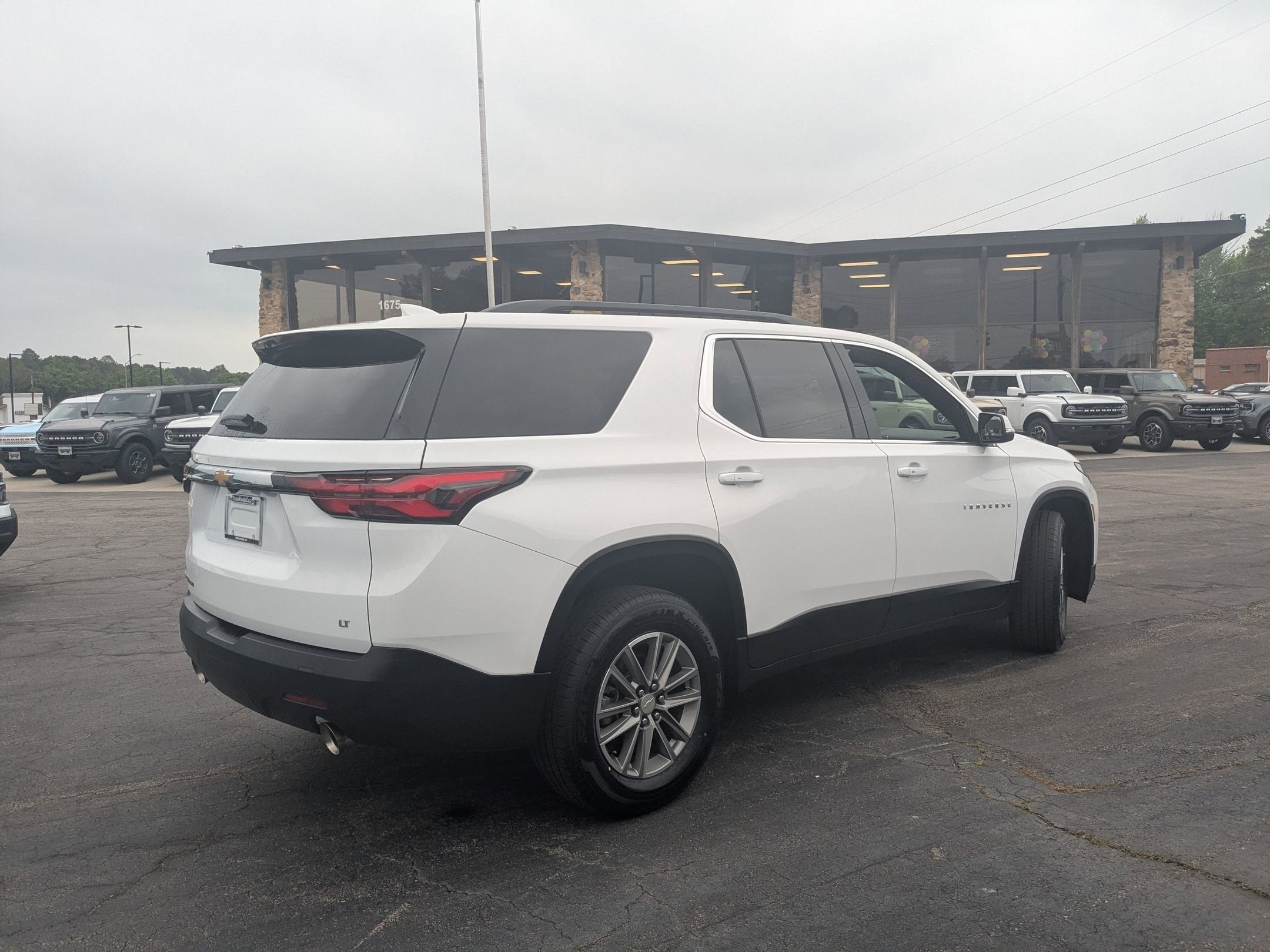 2023 Chevrolet Traverse LT Cloth