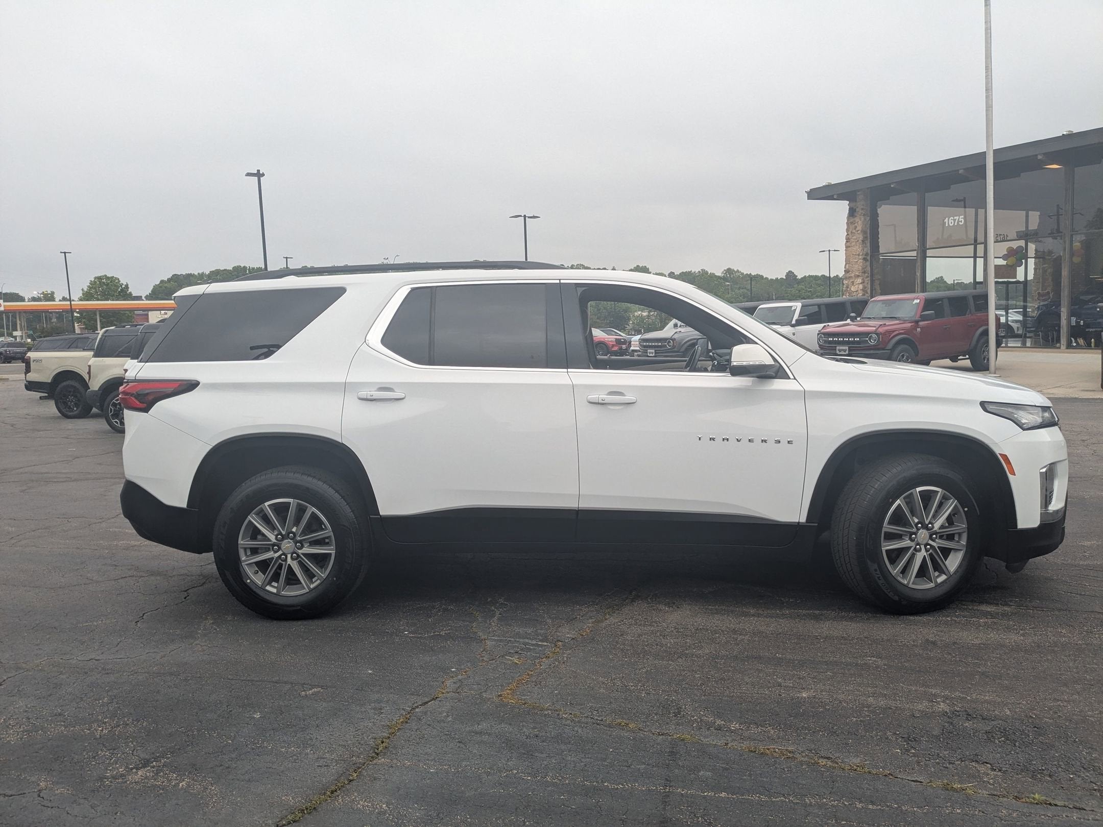 2023 Chevrolet Traverse LT Cloth