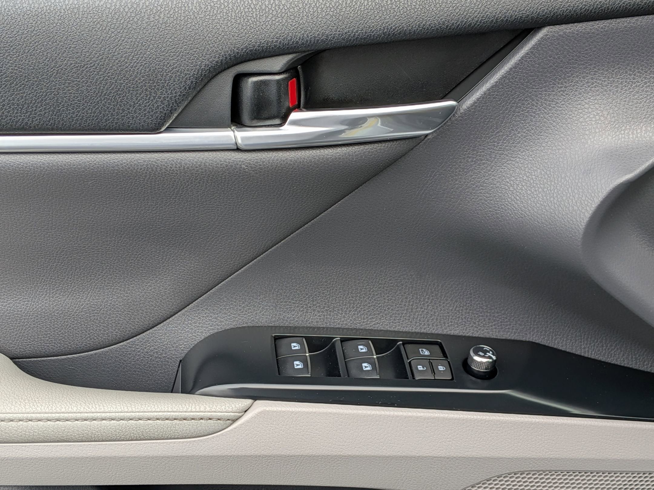 2020 Toyota Camry Hybrid XLE