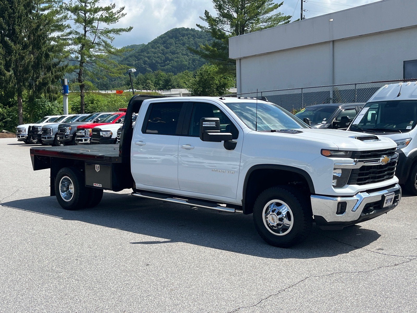 2024 Chevrolet Silverado 3500HD CC LT